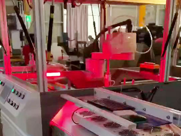 德高（gāo）機械生產禮品盒